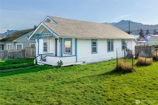 734 W 4th St, Port Angeles, WA 98363