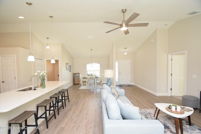 1204 Captiva Island Circle SW, Palm Bay, FL 32908