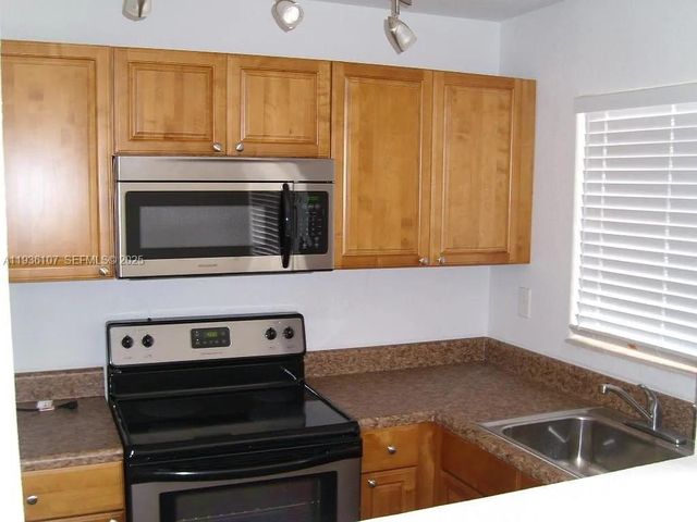 1440 SW 4th Ave 6, Fort Lauderdale, FL 33315