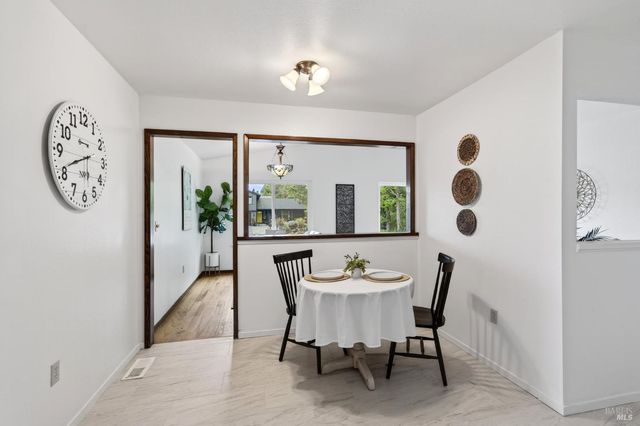 6174 San Benito Ct, Rohnert Park, CA 94928