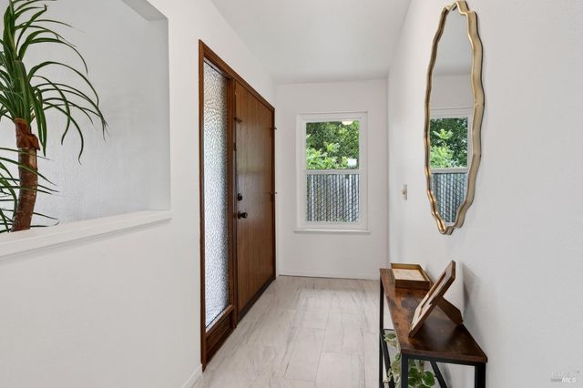 6174 San Benito Ct, Rohnert Park, CA 94928