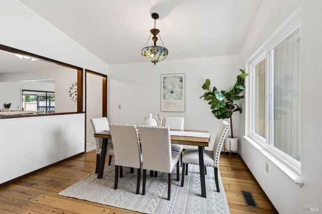 6174 San Benito Ct, Rohnert Park, CA 94928