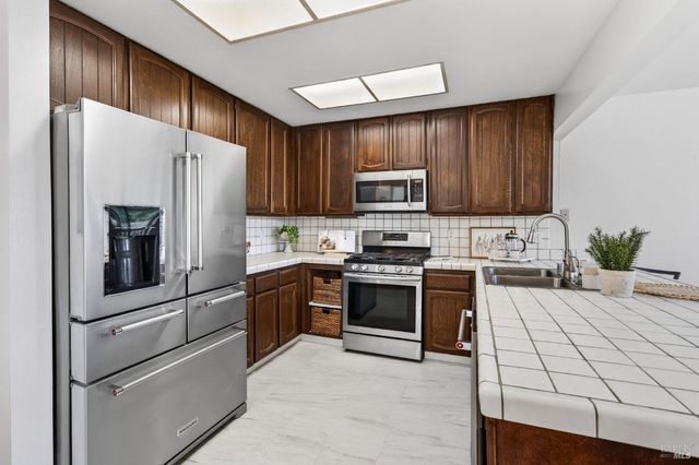 6174 San Benito Ct, Rohnert Park, CA 94928