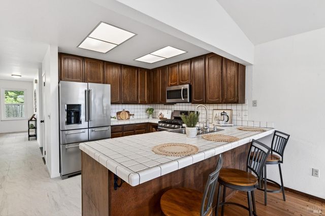 6174 San Benito Ct, Rohnert Park, CA 94928