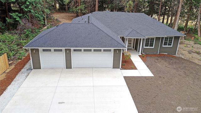 2802 Park Drive, Camano Island, WA 98282