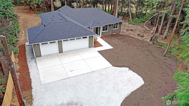 2802 Park Drive, Camano Island, WA 98282