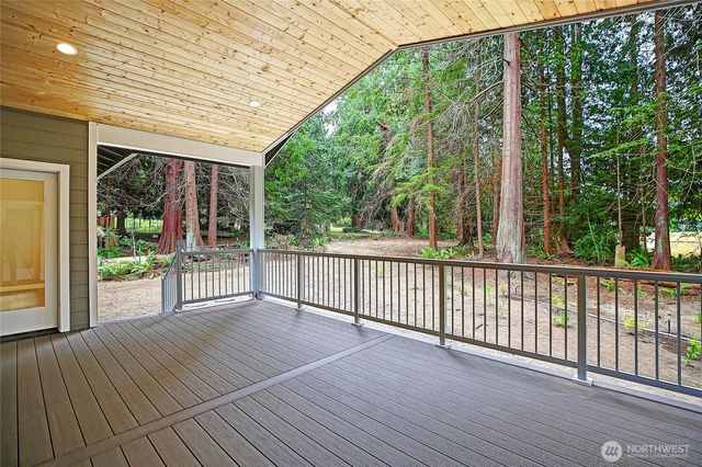 2802 Park Drive, Camano Island, WA 98282