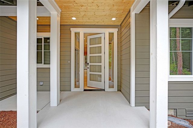 2802 Park Drive, Camano Island, WA 98282