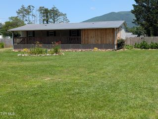 204 Spring Street, Hampton, TN 37658