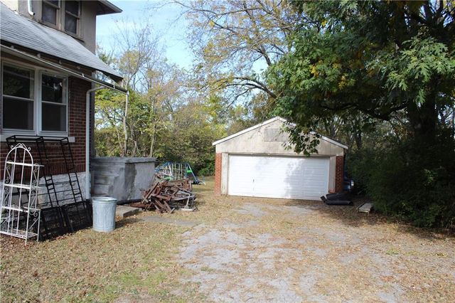 5130 Muncie Drive, Kansas City, KS 66102