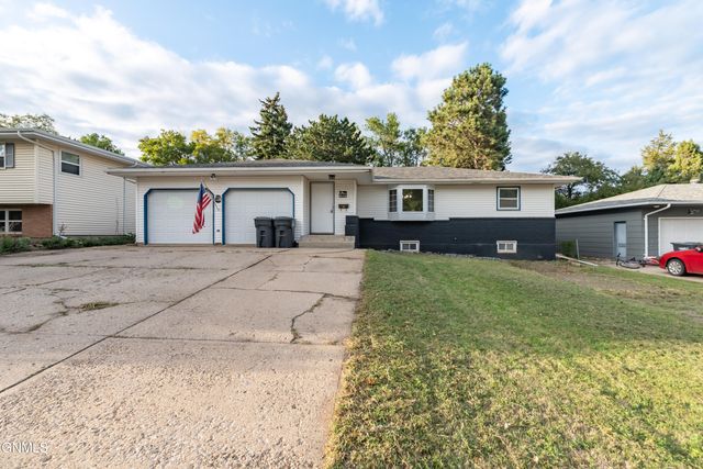 502 14th Street NW, Mandan, ND 58554 property photo