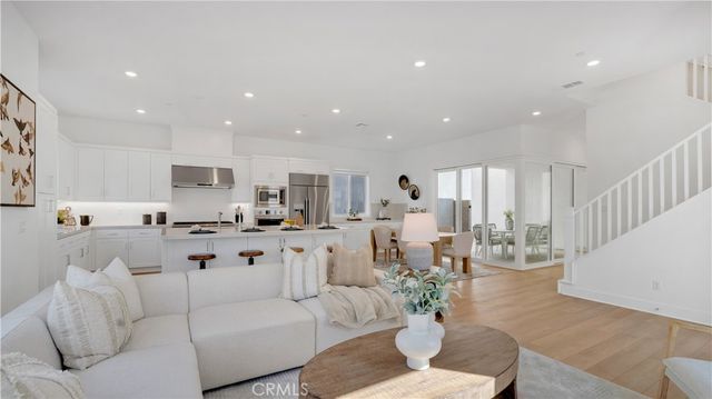 157 Sawbuck, Irvine, CA 92618