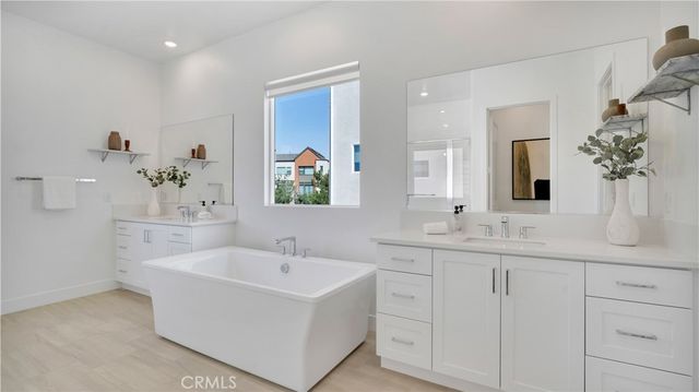 157 Sawbuck, Irvine, CA 92618
