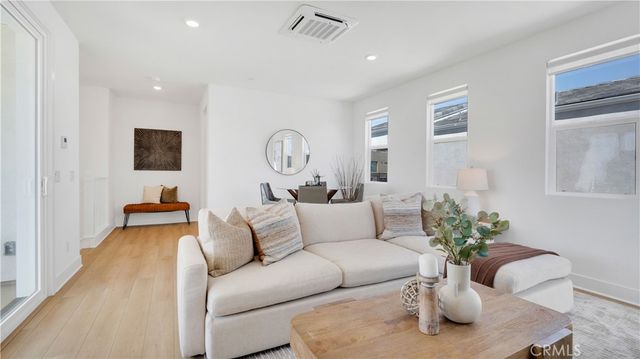 157 Sawbuck, Irvine, CA 92618