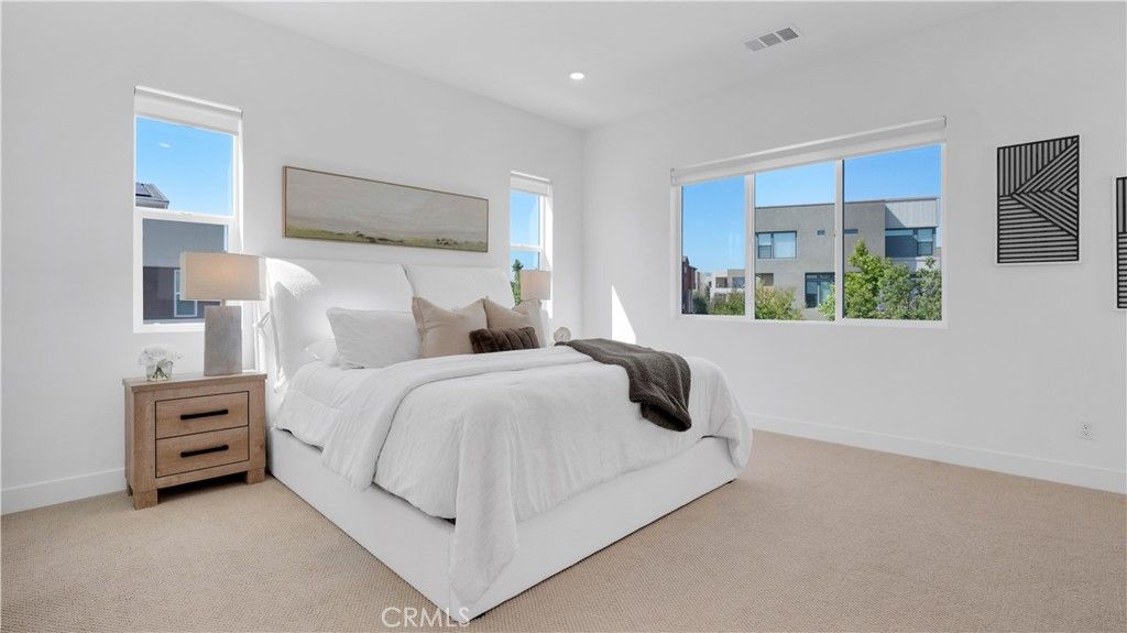 Image 16 of property listing at 157 Sawbuck, Irvine, CA 92618