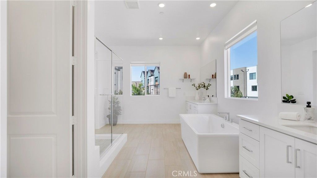 Image 21 of property listing at 157 Sawbuck, Irvine, CA 92618