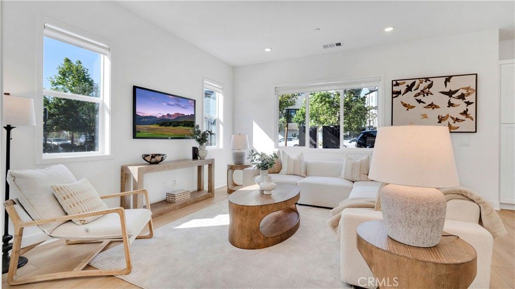 Image 3 of property listing at 157 Sawbuck, Irvine, CA 92618
