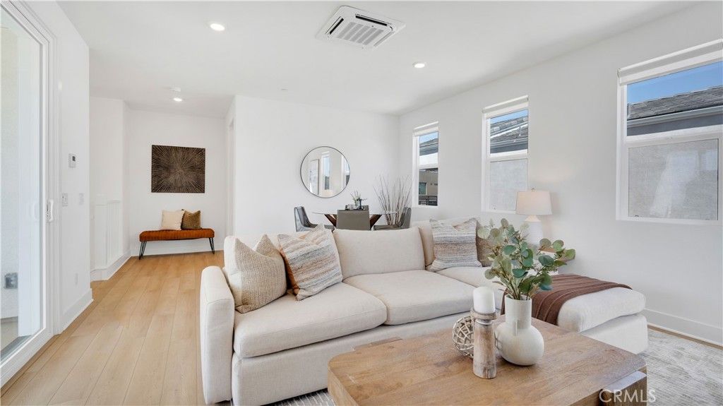 Image 35 of property listing at 157 Sawbuck, Irvine, CA 92618