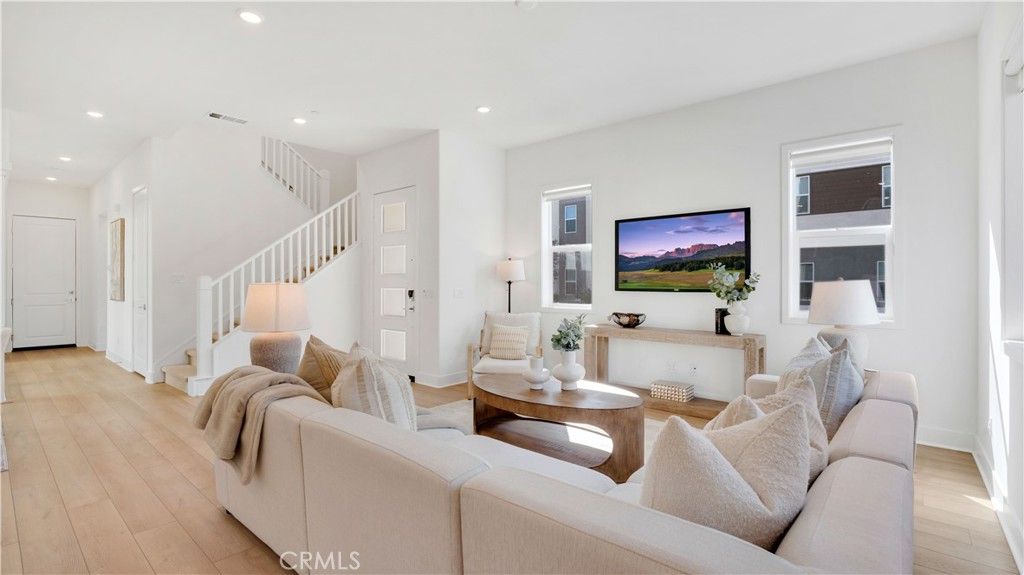 Image 4 of property listing at 157 Sawbuck, Irvine, CA 92618