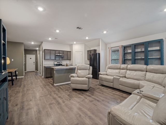 709 Darlington Oak Avenue, Royse City, TX 75189