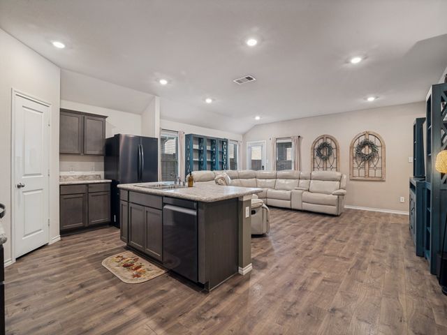 709 Darlington Oak Avenue, Royse City, TX 75189