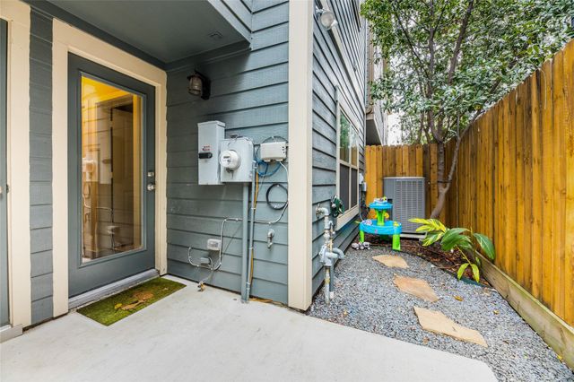 769 Waverly Street, Houston, TX 77007