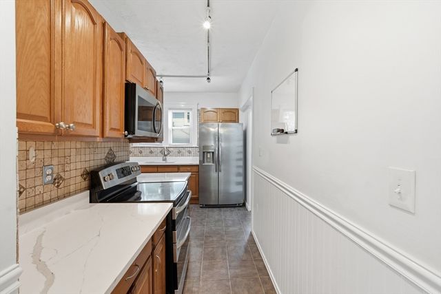 14 Saint Elmo Rd, Worcester, MA 01602