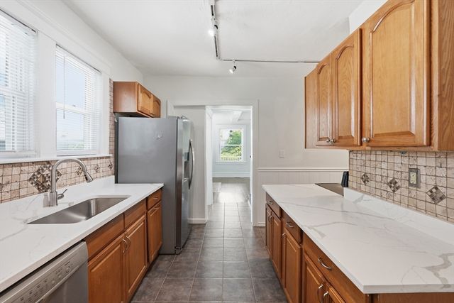 14 Saint Elmo Rd, Worcester, MA 01602