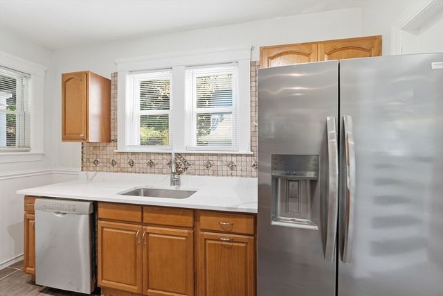 14 Saint Elmo Rd, Worcester, MA 01602