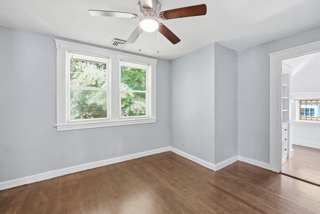 14 Saint Elmo Rd, Worcester, MA 01602