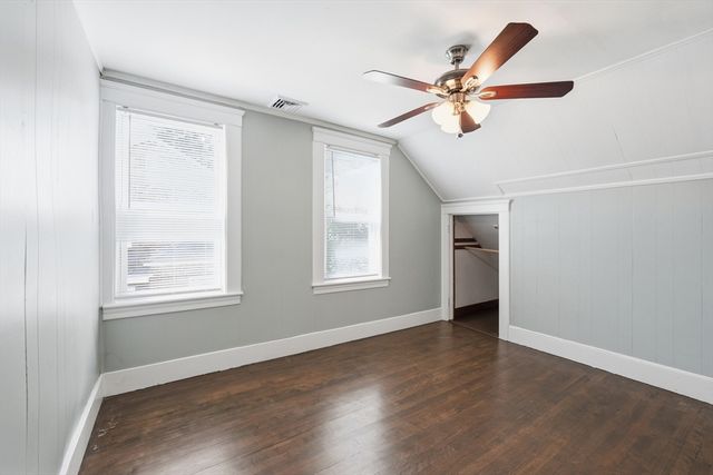 14 Saint Elmo Rd, Worcester, MA 01602