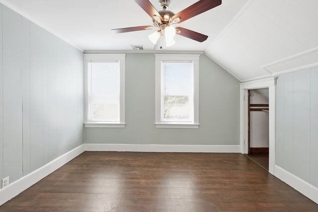 14 Saint Elmo Rd, Worcester, MA 01602