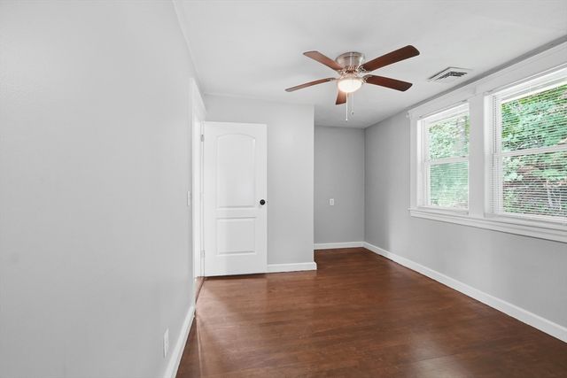 14 Saint Elmo Rd, Worcester, MA 01602