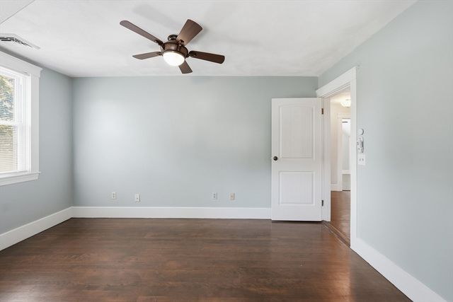 14 Saint Elmo Rd, Worcester, MA 01602