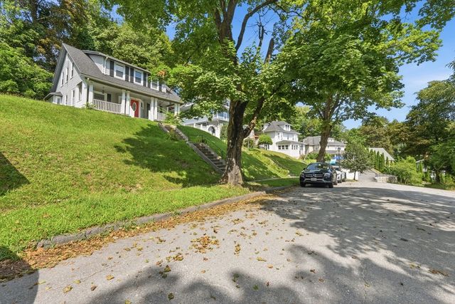 14 Saint Elmo Rd, Worcester, MA 01602