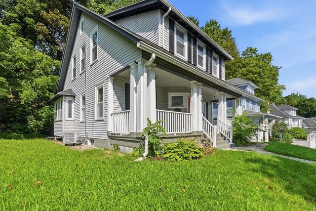 14 Saint Elmo Rd, Worcester, MA 01602