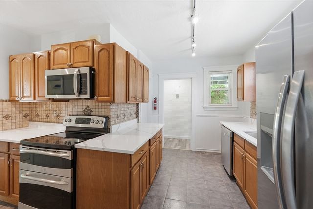 14 Saint Elmo Rd, Worcester, MA 01602