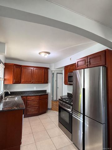 24 N Montgomery Street, Valley Stream, NY 11580