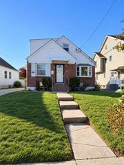 24 N Montgomery Street, Valley Stream, NY 11580