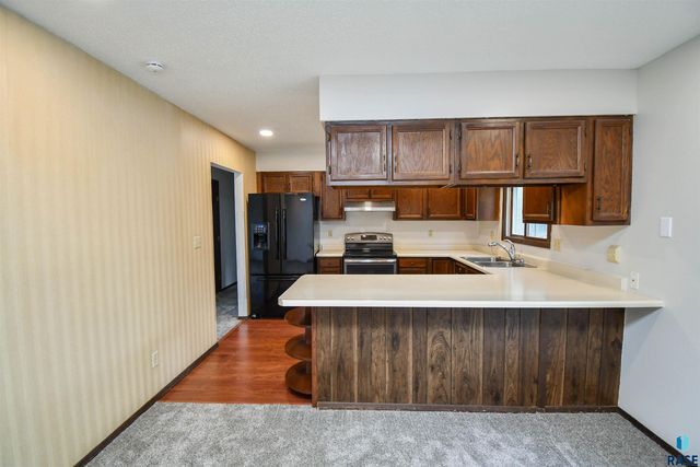 4504 S Cliff Ave, Sioux Falls, SD 57103