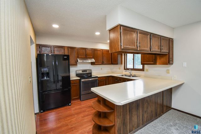 4504 S Cliff Ave, Sioux Falls, SD 57103