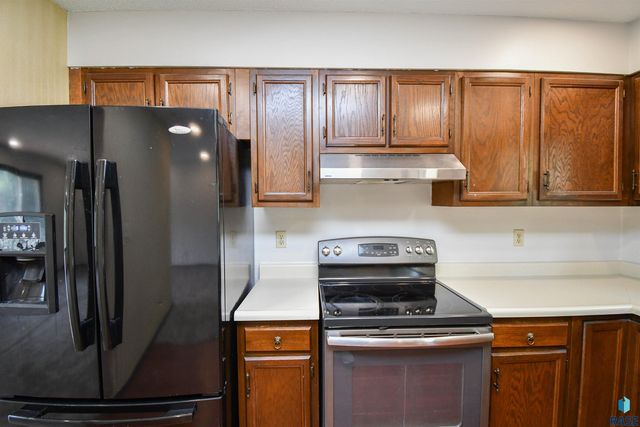 4504 S Cliff Ave, Sioux Falls, SD 57103