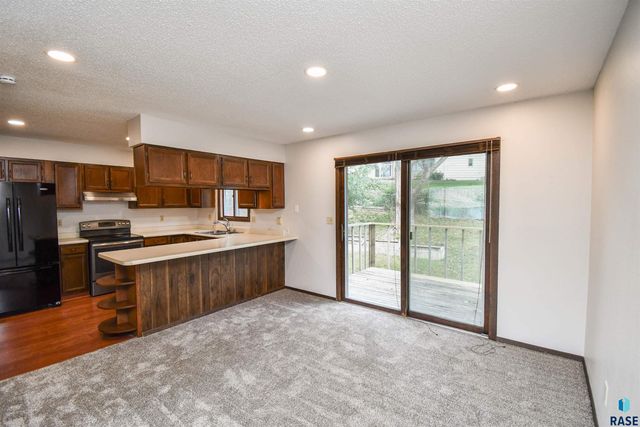 4504 S Cliff Ave, Sioux Falls, SD 57103