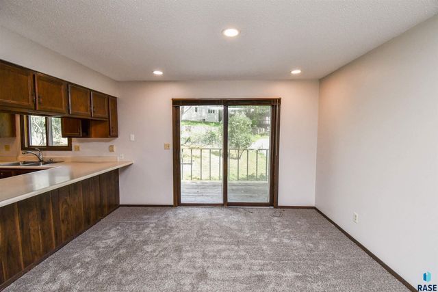 4504 S Cliff Ave, Sioux Falls, SD 57103