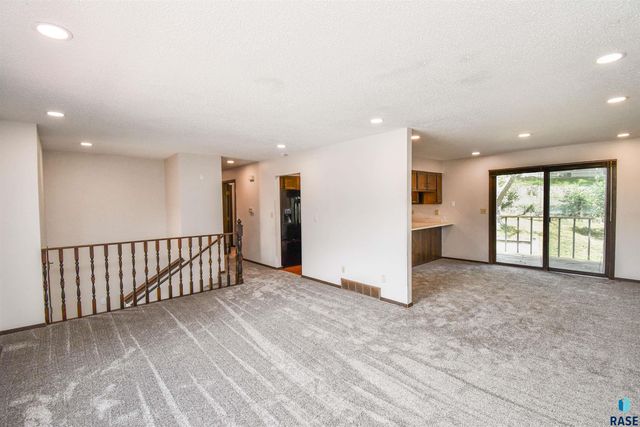 4504 S Cliff Ave, Sioux Falls, SD 57103