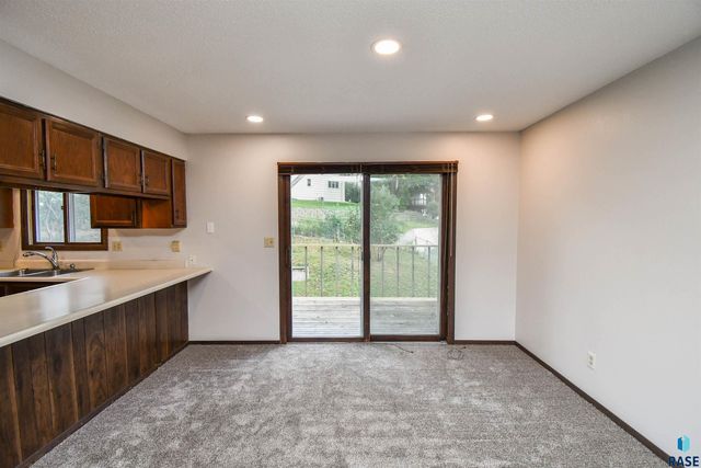 4504 S Cliff Ave, Sioux Falls, SD 57103