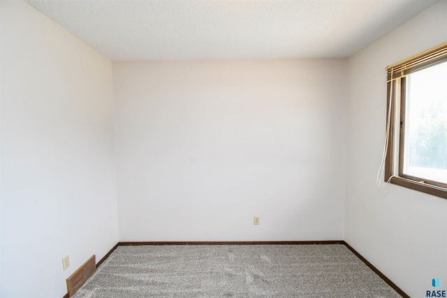 4504 S Cliff Ave, Sioux Falls, SD 57103