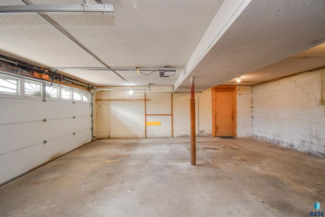 4504 S Cliff Ave, Sioux Falls, SD 57103