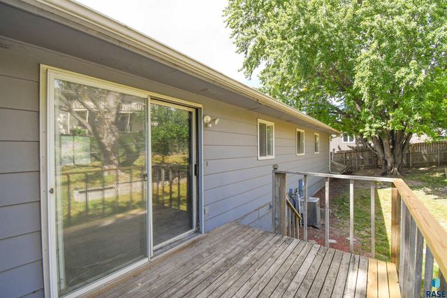 4504 S Cliff Ave, Sioux Falls, SD 57103