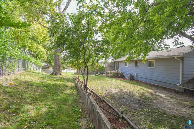 4504 S Cliff Ave, Sioux Falls, SD 57103